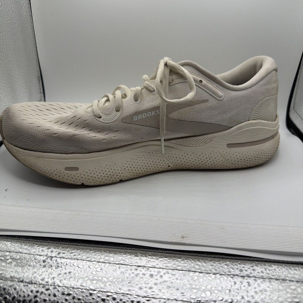 Brooks Ghost Max Men’s Size 12.5 1104061D174 Coconut White‎ Sand Chateau - Picture 3 of 10